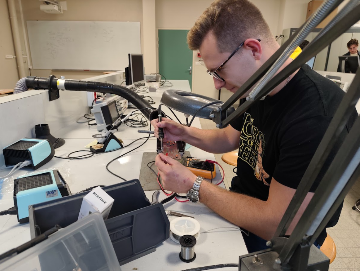 Board soldering stage